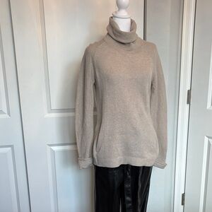 Max Edition Light Beige Cashmere Turtleneck Sweater